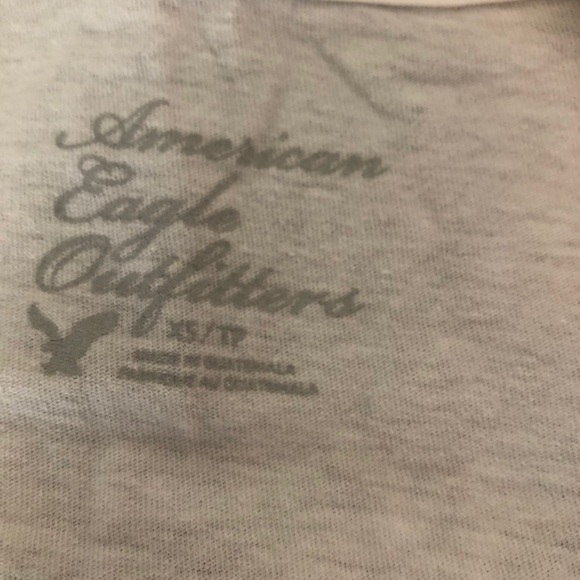 American Eagle White v-neck tee. - Picture 4 of 5